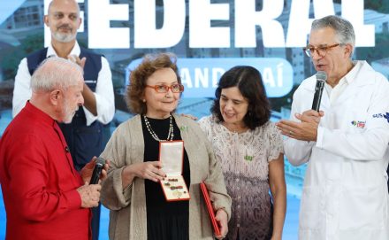 Ribercon - Pesquisadora Margareth Dalcolmo recebe medalha Oswaldo Cruz