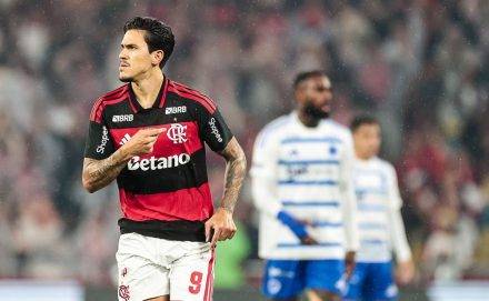 Ribercon - Flamengo vence Cruzeiro com gols de Pedro e Carrascal