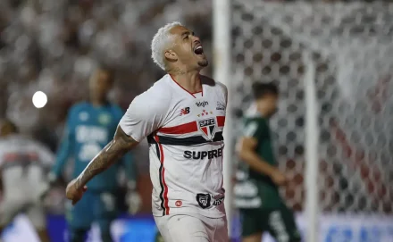 Ribercon - São Paulo vence Chapecoense e assume liderança isolada do Brasileiro
